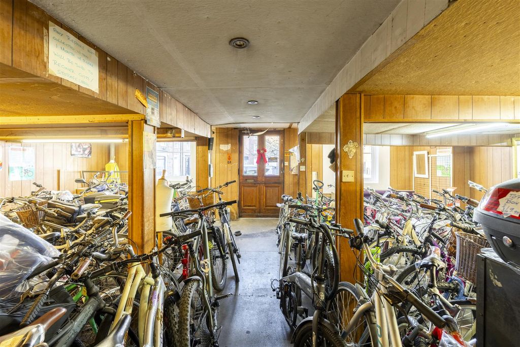 Property photo 2 of 8 Launchburys (Pump Square, Boston)-16.Jpg