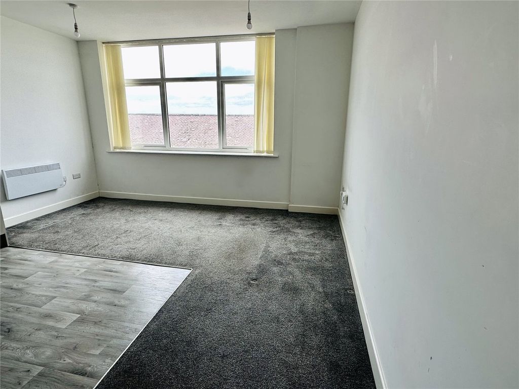 Property photo 3 of 6 Living Area
