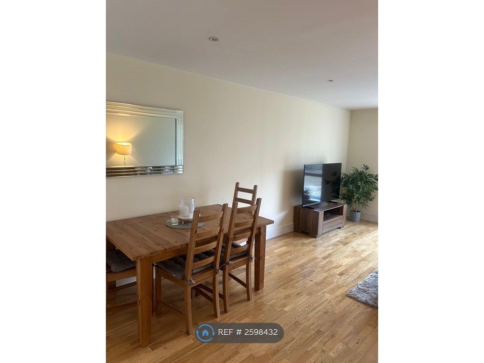 Property photo 3 of 8 Dining Area
