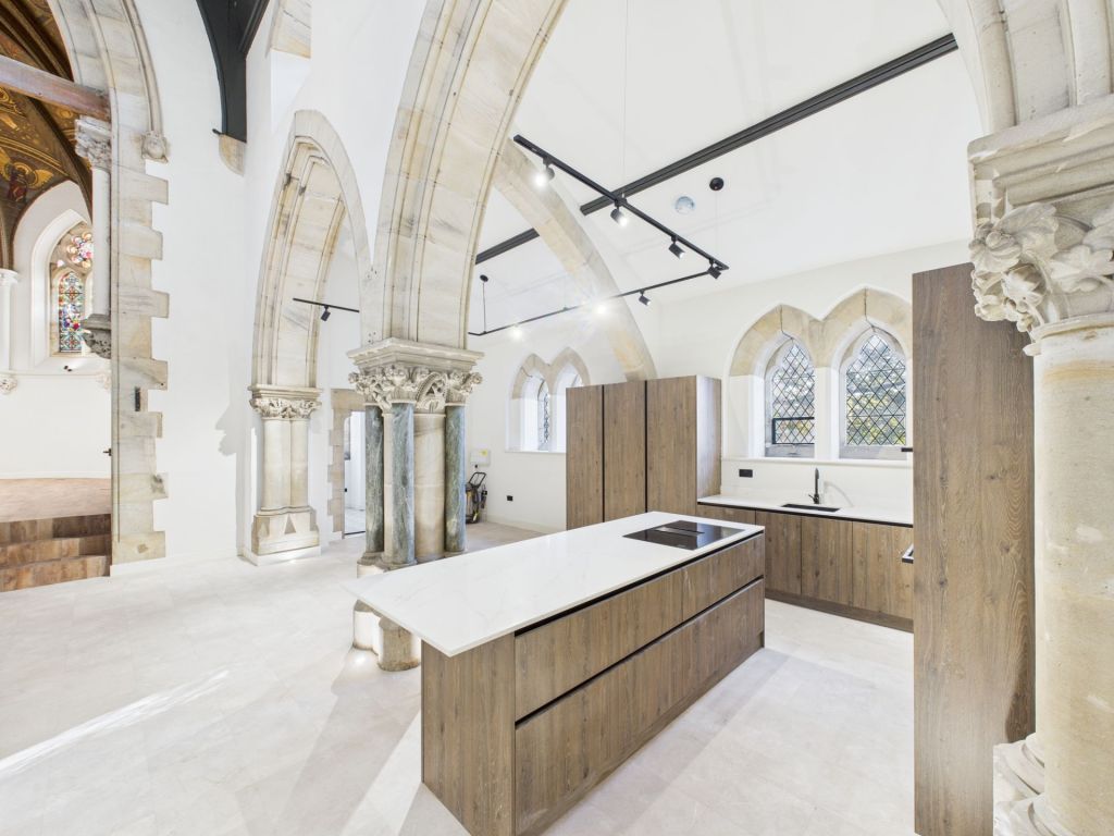 Property photo 2 of 30