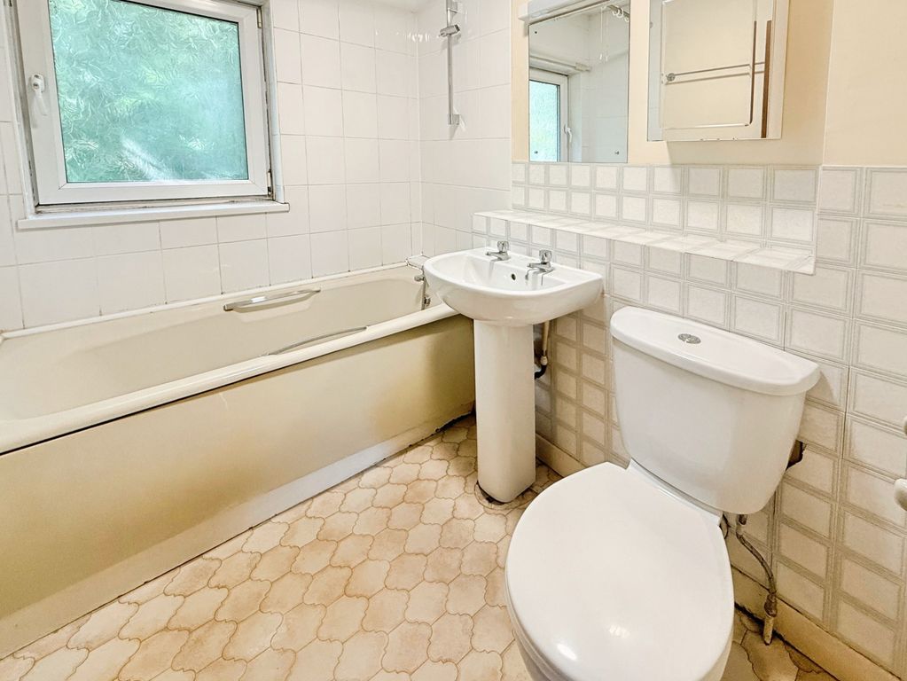 Property photo 3 of 13 Bathroom