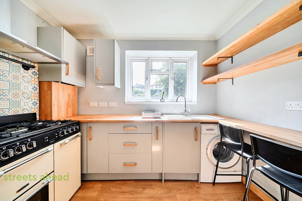 Property photo 2 of 9 B71d4Dcf-c23A-4B7...