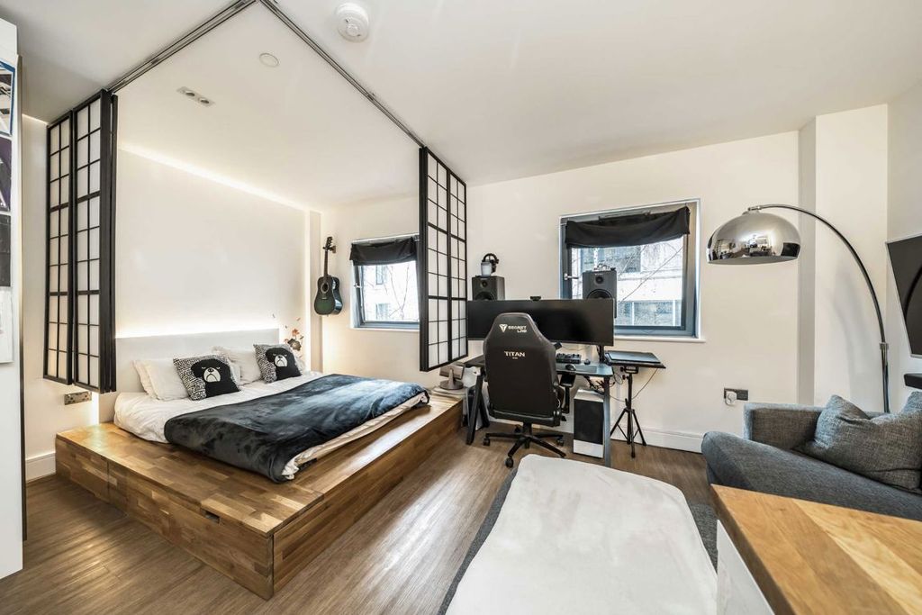 Property photo 1 of 4