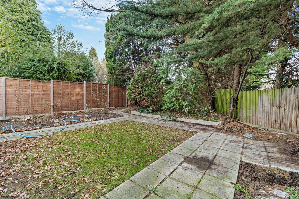 Additional image 6 of 2 bed flat for saleMoss Lane, Pinner Village HA5