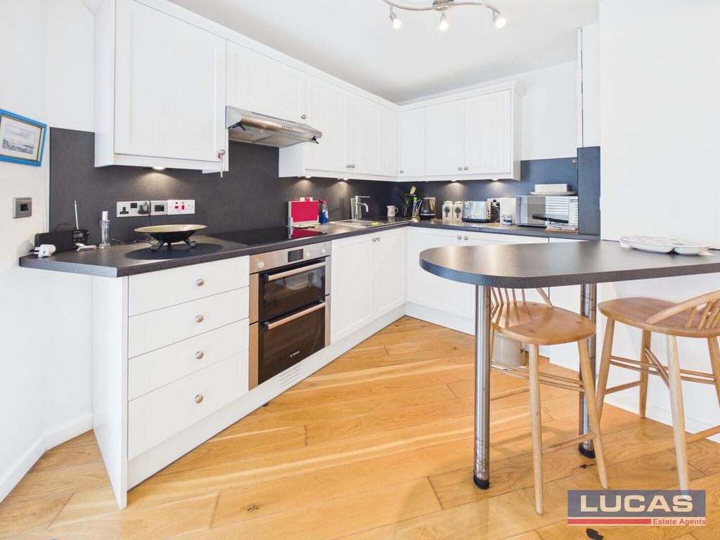 Property photo 2 of 14 Kitchen