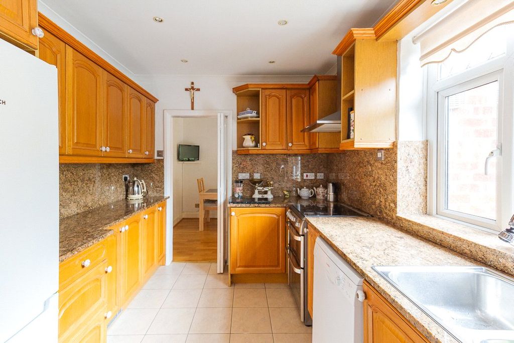 Property photo 2 of 25 Picture No. 06