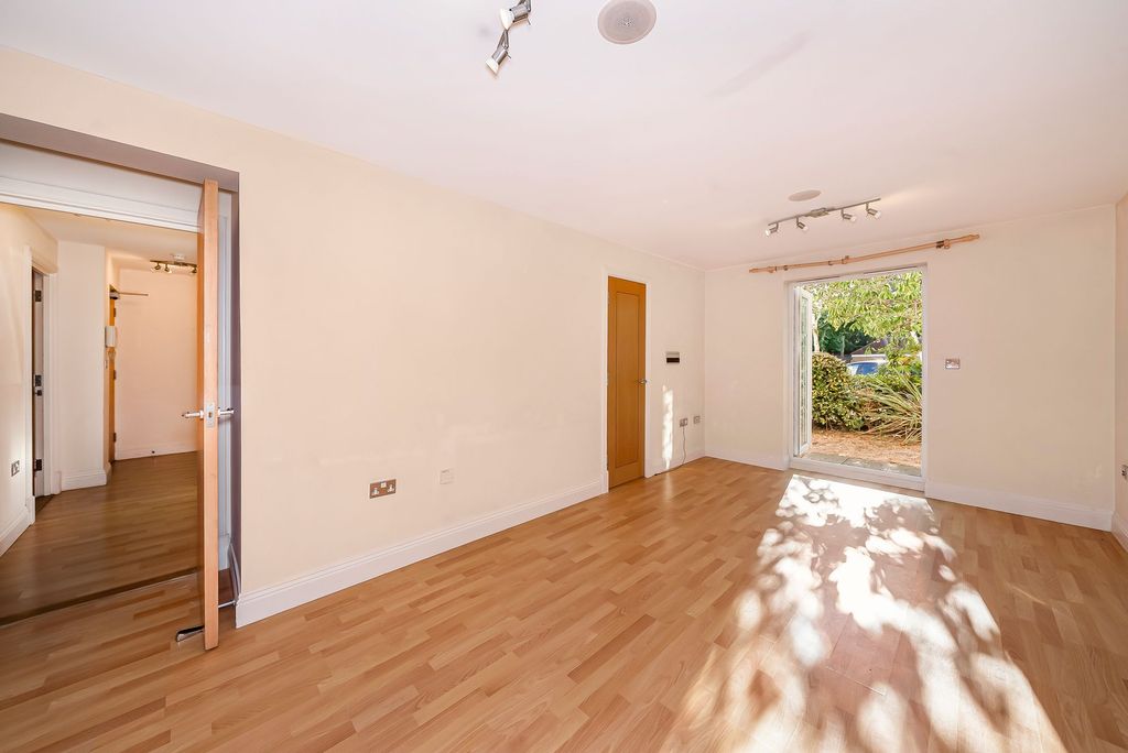 Property photo 1 of 34