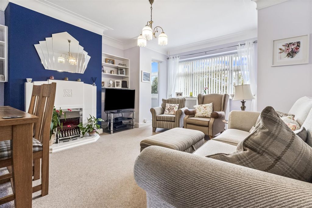 Property photo 1 of 18 15 Hastings Court-001.Jpg