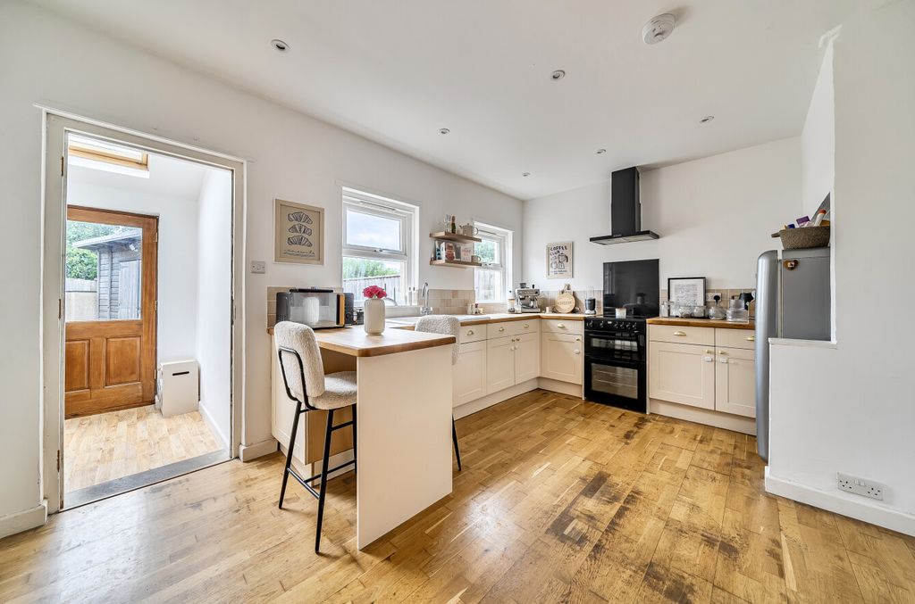 Property photo 3 of 16 3 - 1325354-10-6877Fc...