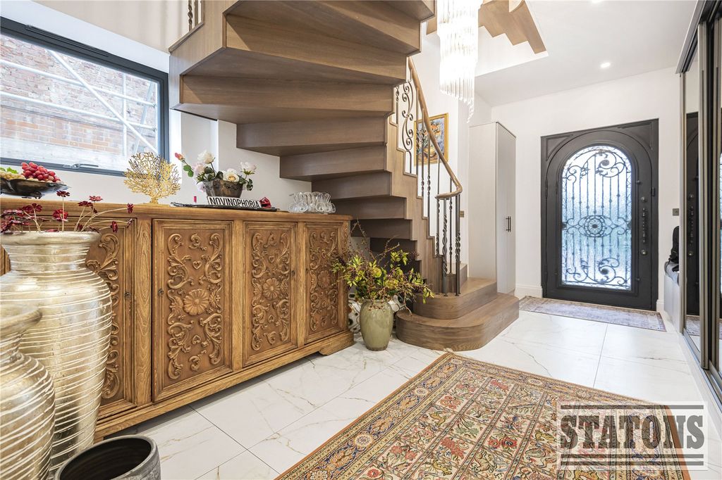 Property photo 2 of 29 Picture No. 18