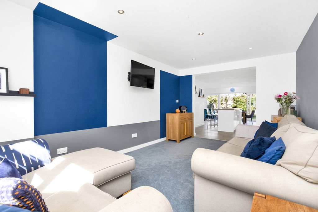 Property photo 3 of 23