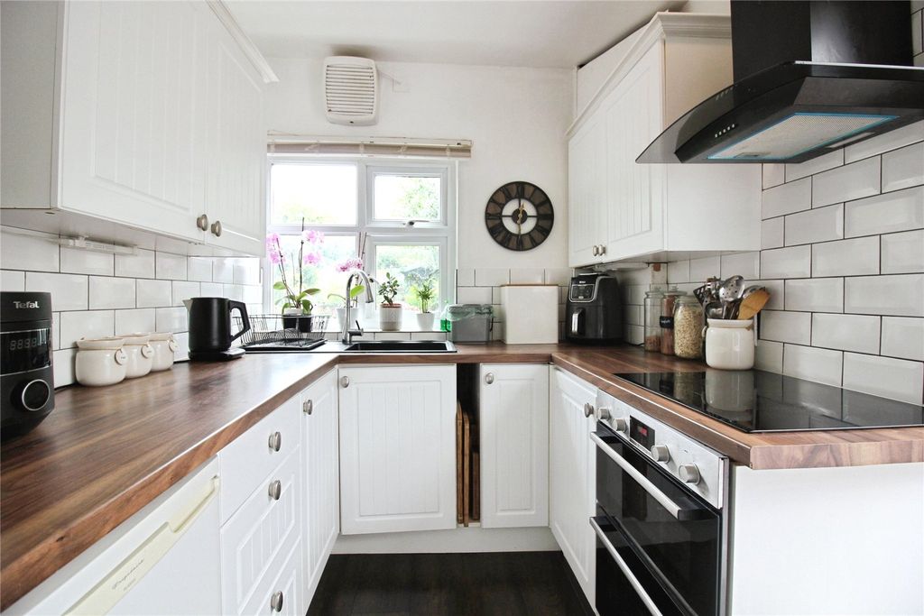 Property photo 3 of 16 Picture No. 15