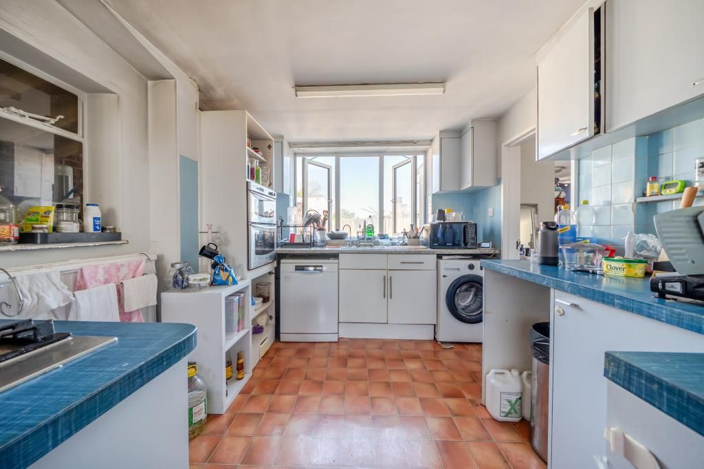 Property photo 2 of 21 Kitchen