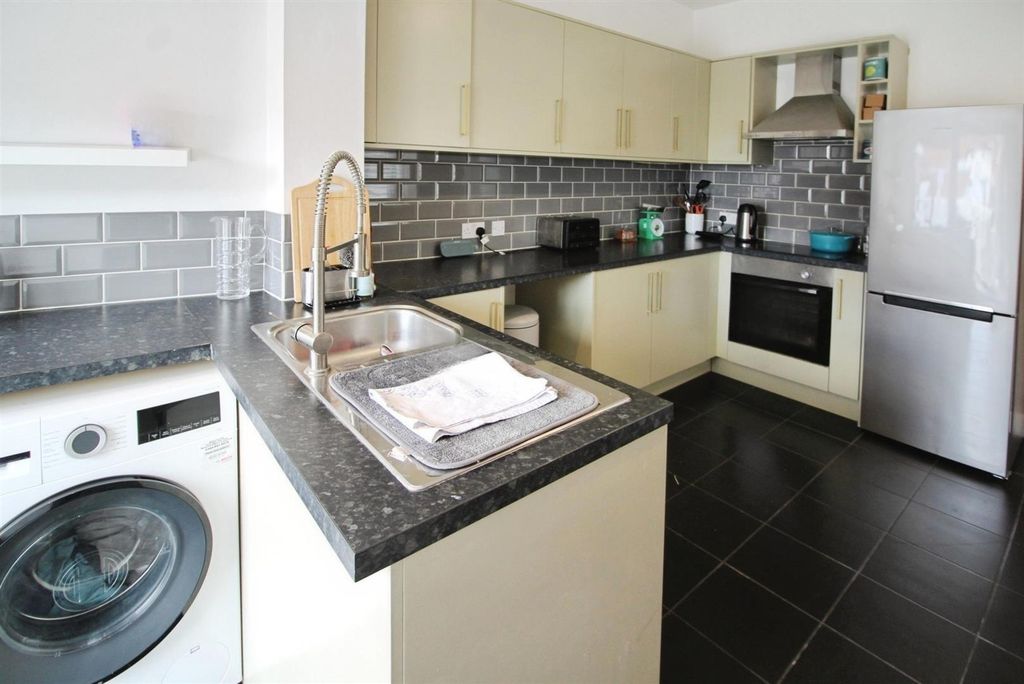Property photo 2 of 12 Kitchen