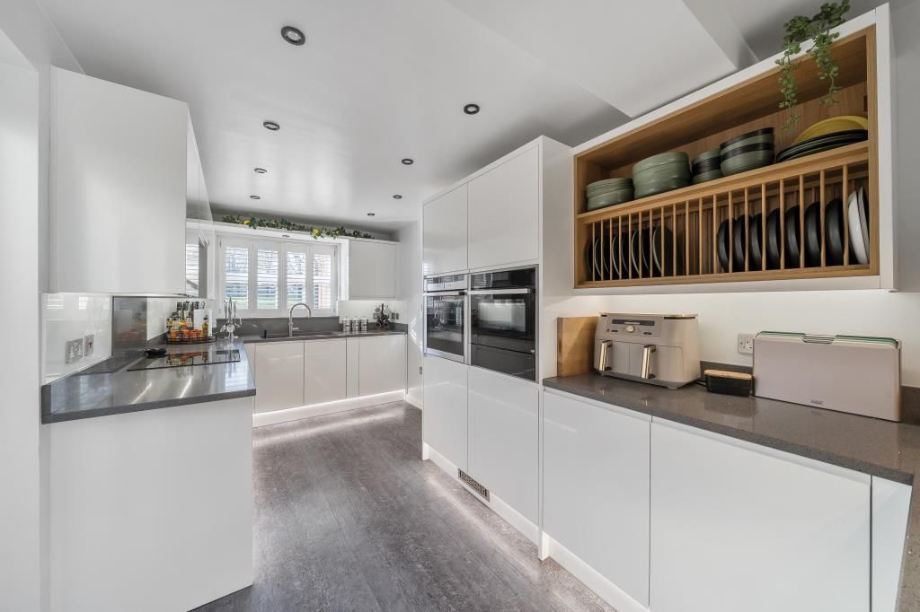 Property photo 3 of 20 Kitchen