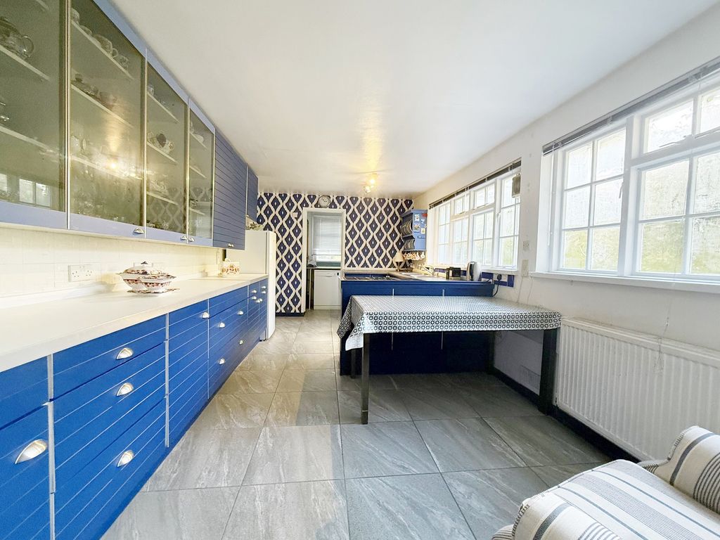 Property photo 2 of 40 Kitchen