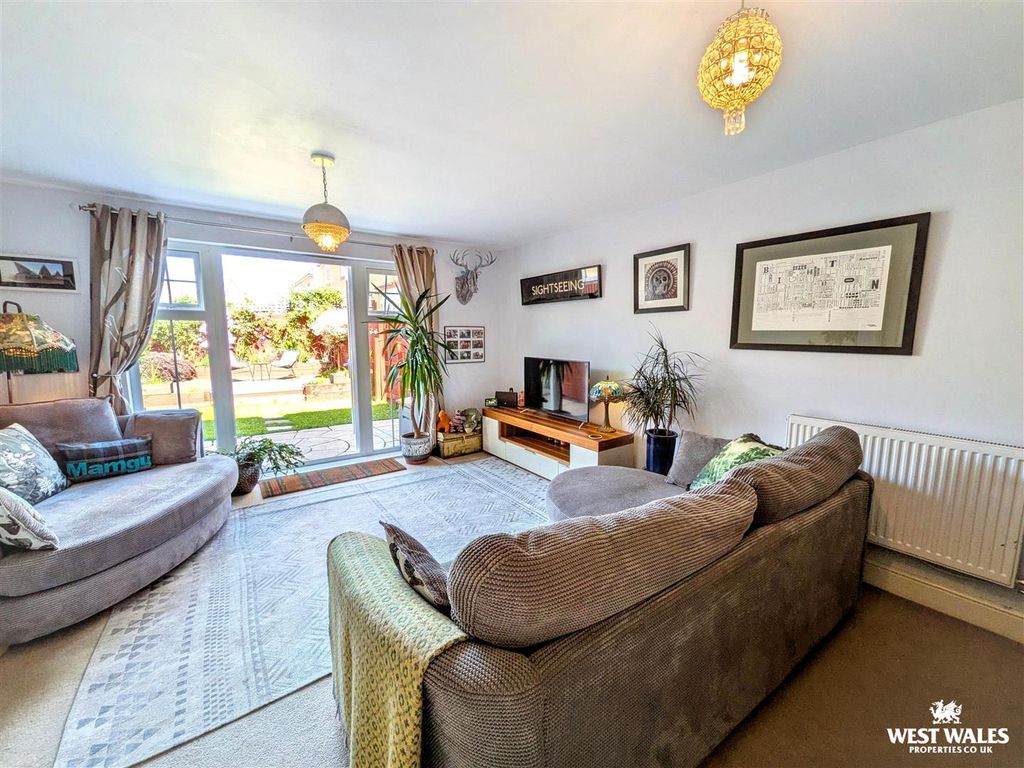 Property photo 3 of 25 6954.Jpg