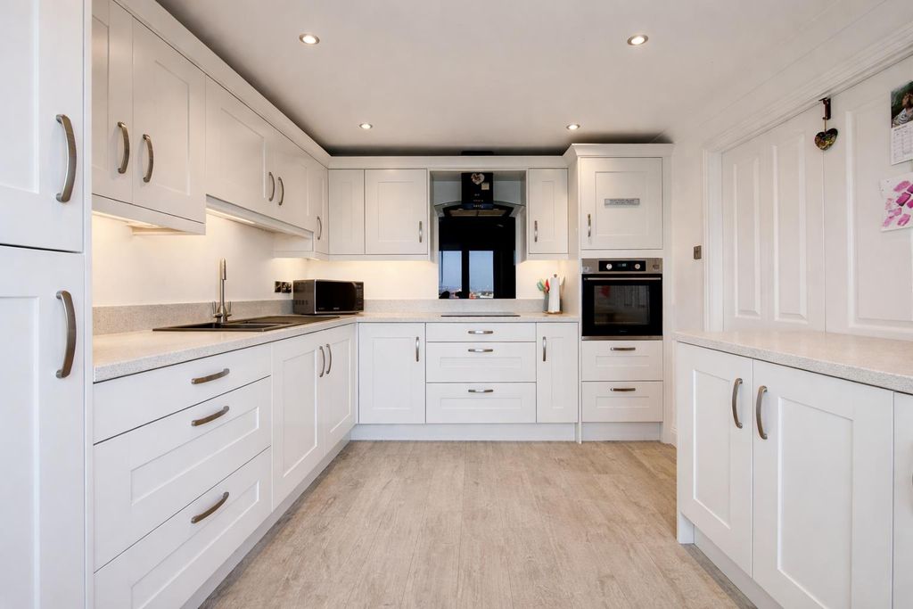 Property photo 2 of 16 Kitchen.Png