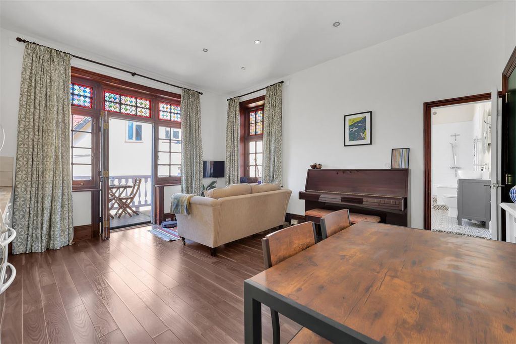 Property photo 3 of 12