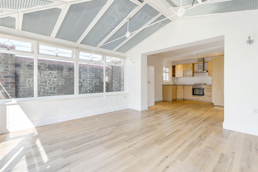 Property photo 3 of 18 Picture No. 05