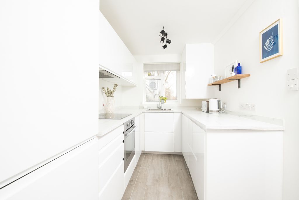 Property photo 1 of 7 13 Cherwell Lodge-10