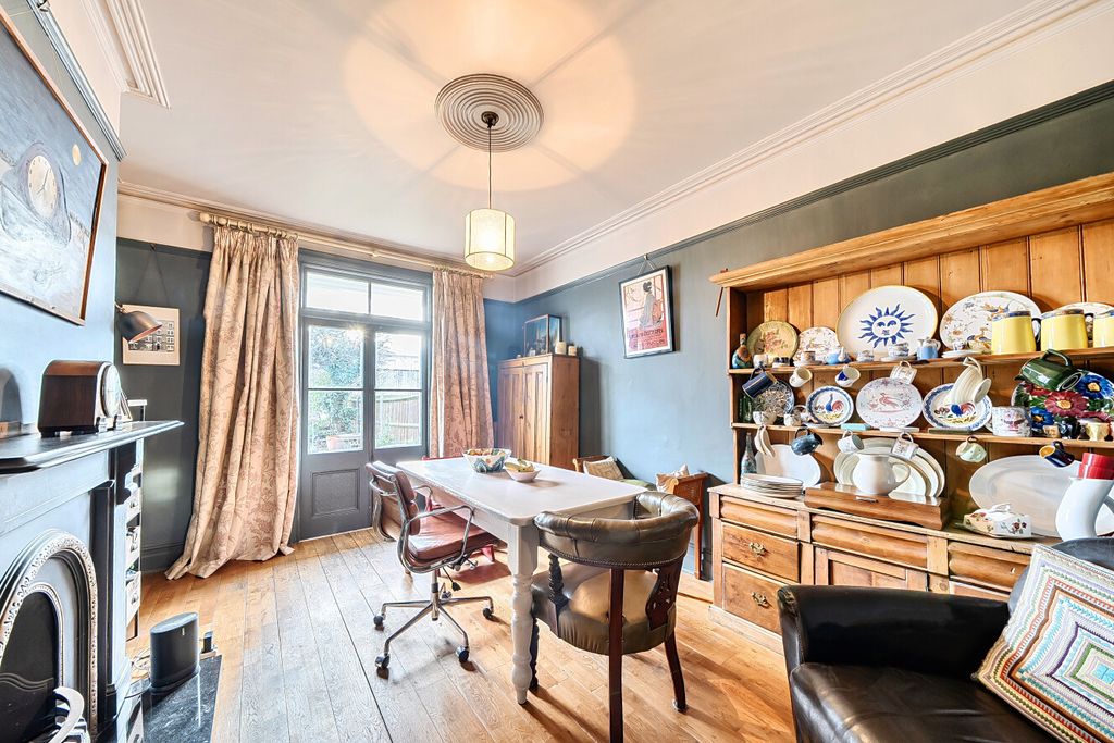 Property photo 3 of 11 1397441-7-6965158...