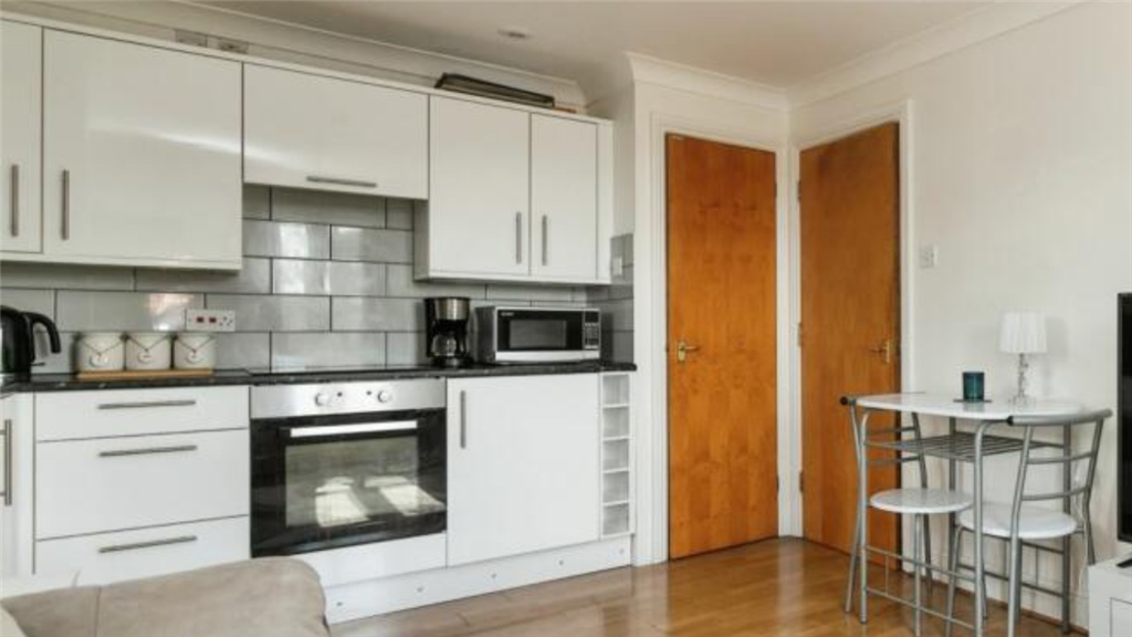 Property photo 2 of 9 Kitchen