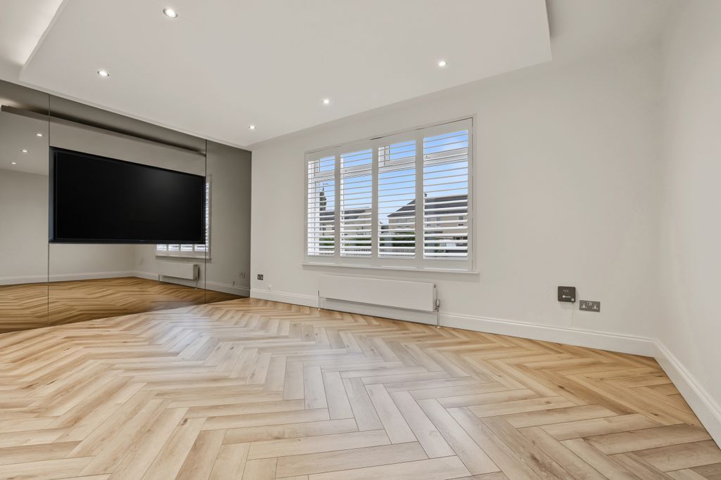 Property photo 2 of 37