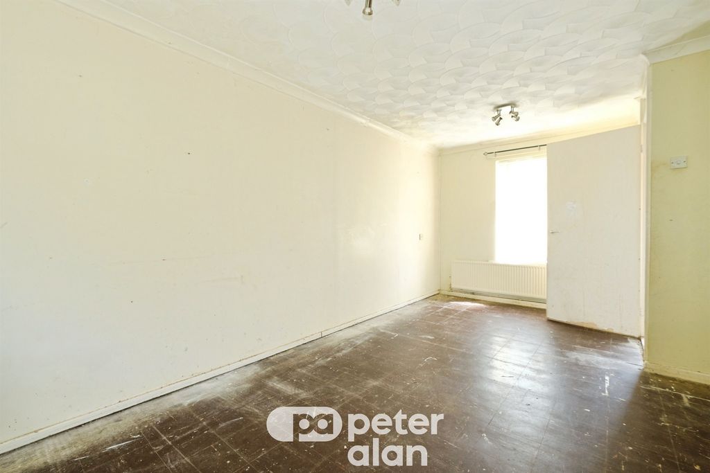 Property photo 2 of 28