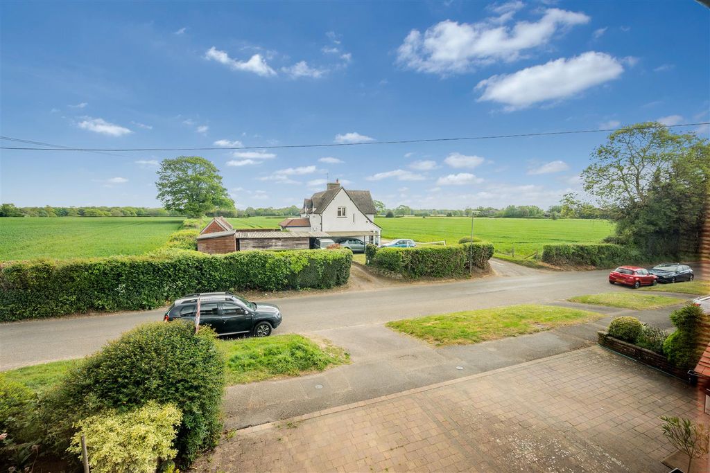 Property photo 2 of 20 Canons Lane, 64-6.Jpg