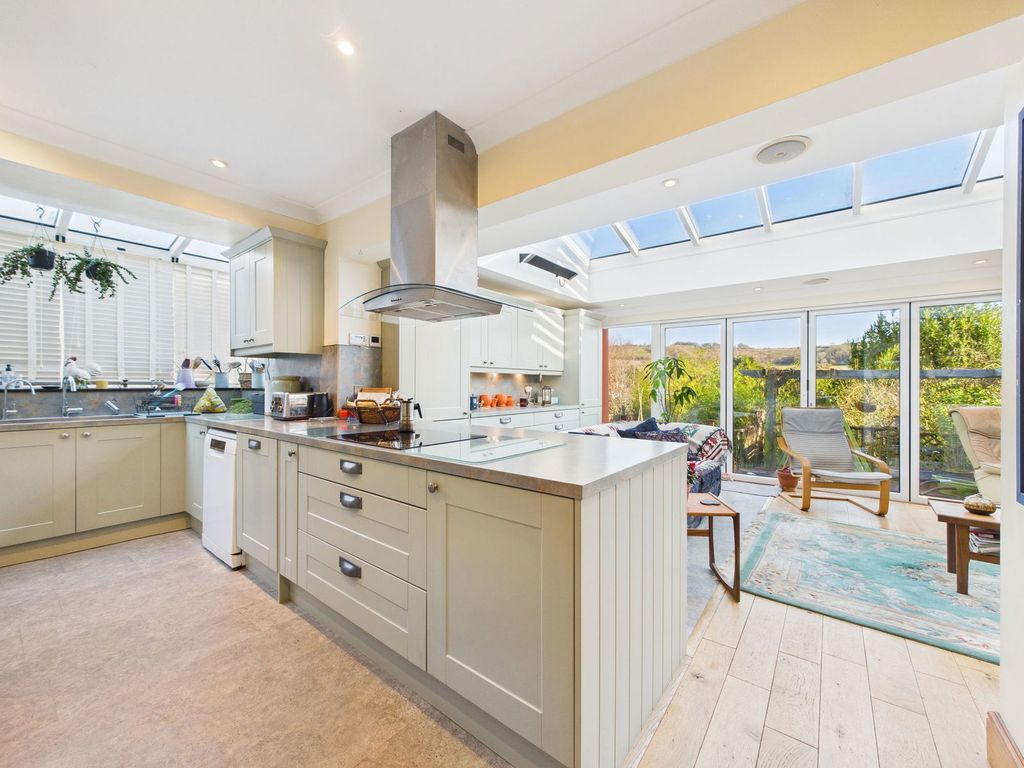 Property photo 2 of 33