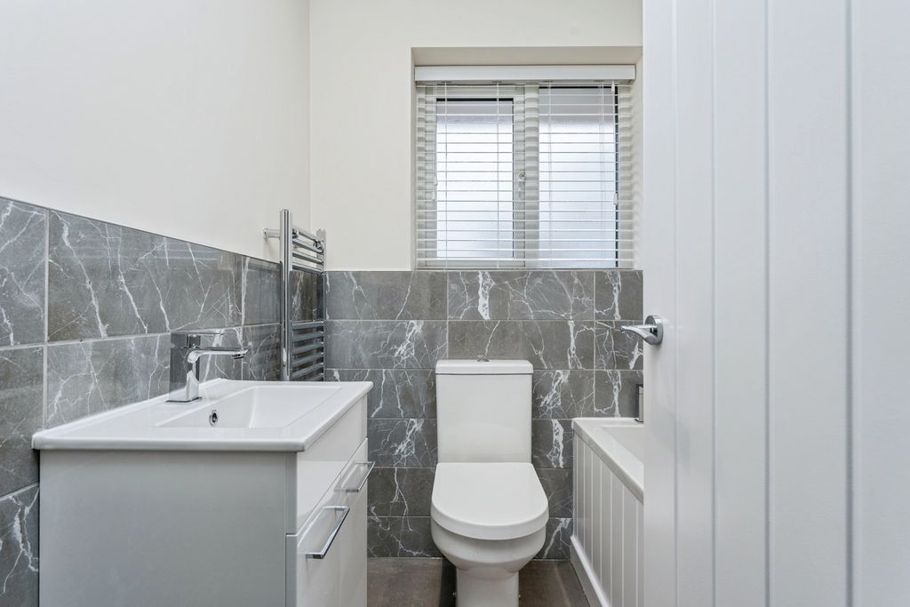 Additional image 11 of 3 bed detached house to rentColliery Green Court, Neston CH64