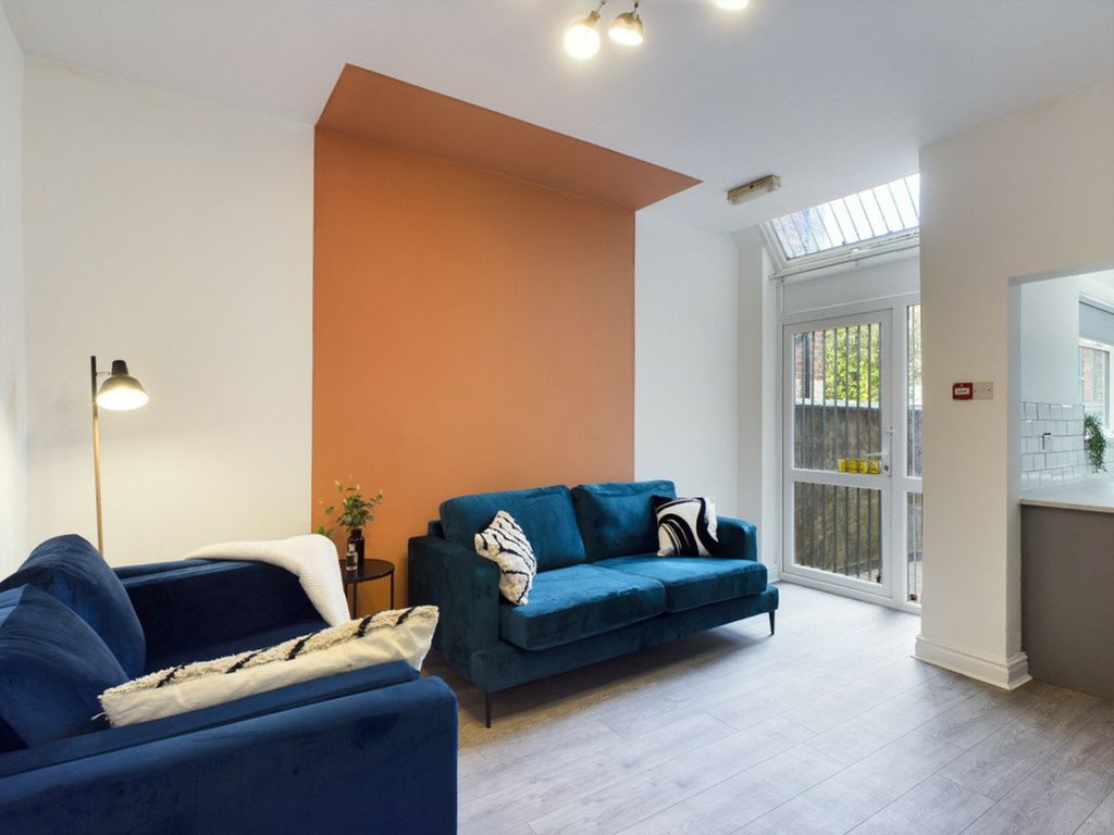 Property photo 1 of 14 A Spacious And Stylish Modern Living Room Filled W...