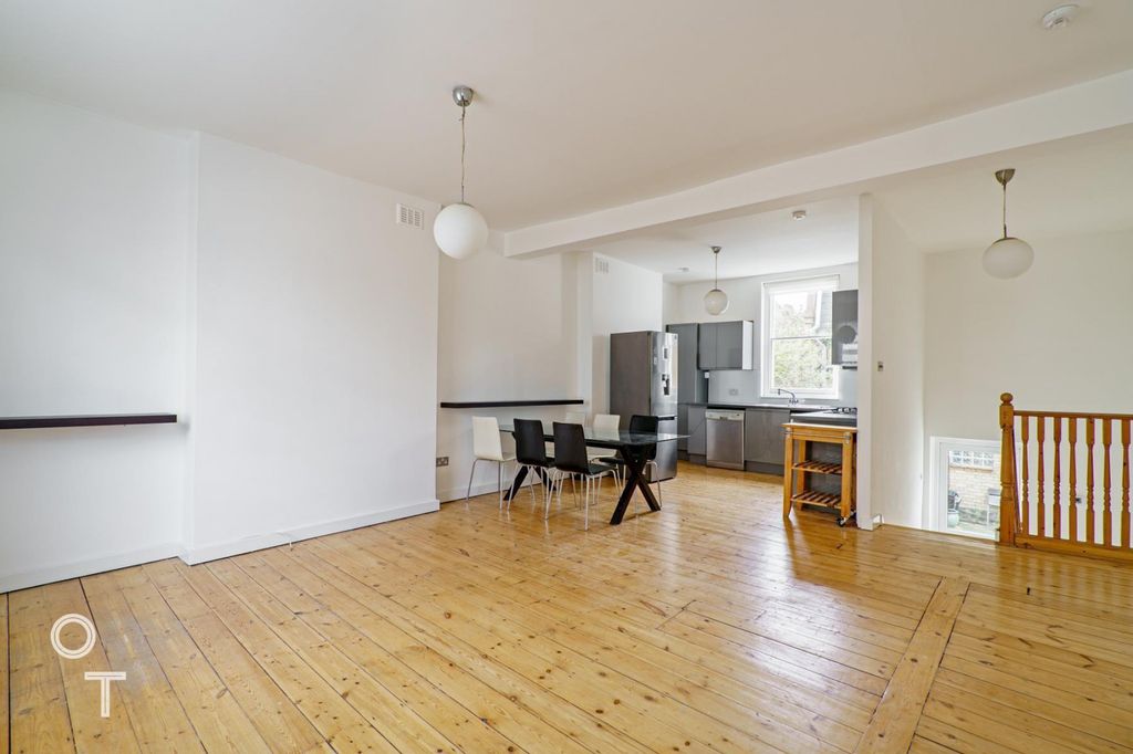 Property photo 1 of 11 1 (Main)