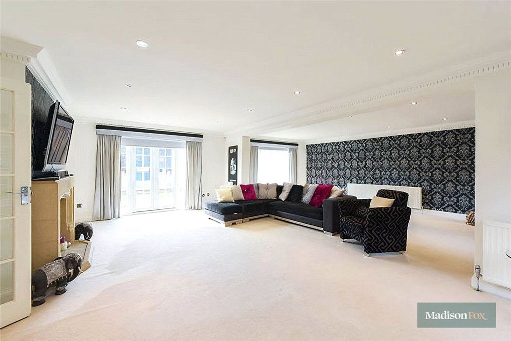 Additional image 8 of 5 bed property to rentTomswood Road, Chigwell, Essex IG7