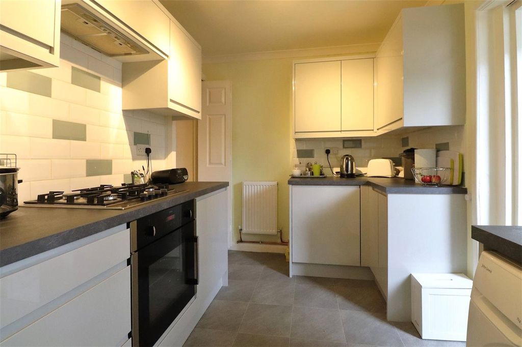 Property photo 3 of 9 Kitchen