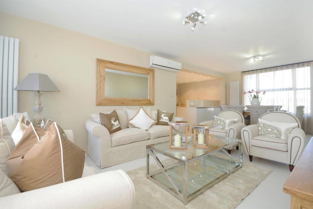 Property photo 2 of 8 2