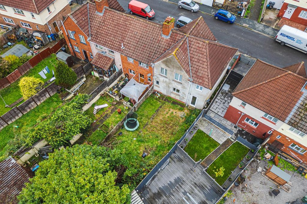 Property photo 2 of 32 194, Ilminster Avenue Bristol, Bs4 1By | Hollis Mo