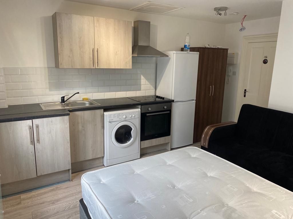 Property photo 1 of 4 1 Bed Studio To Rent High Street, Croydon Cr0