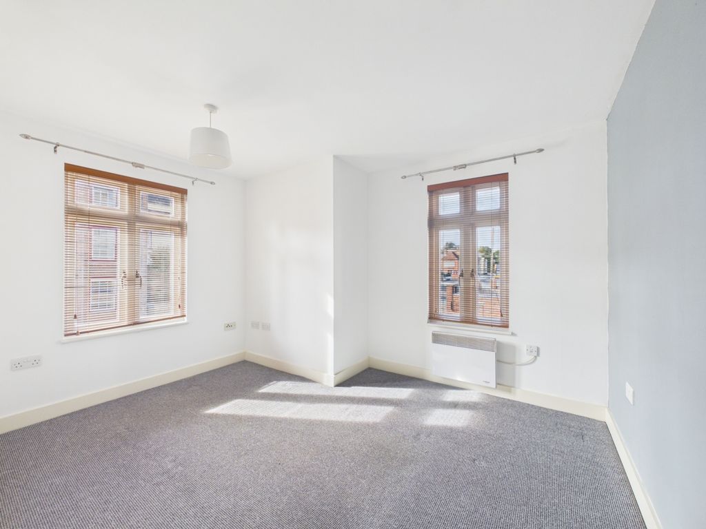 Property photo 3 of 12 Cam03062G0-Pr0255-Still003
