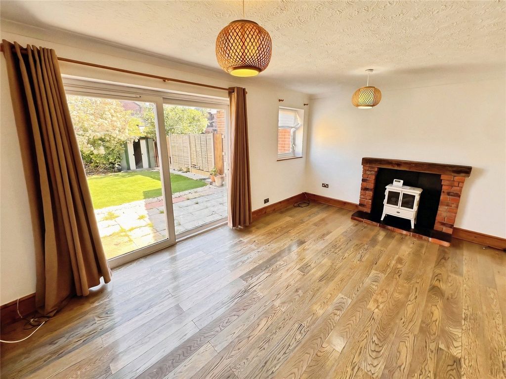 Property photo 2 of 12 Lounge