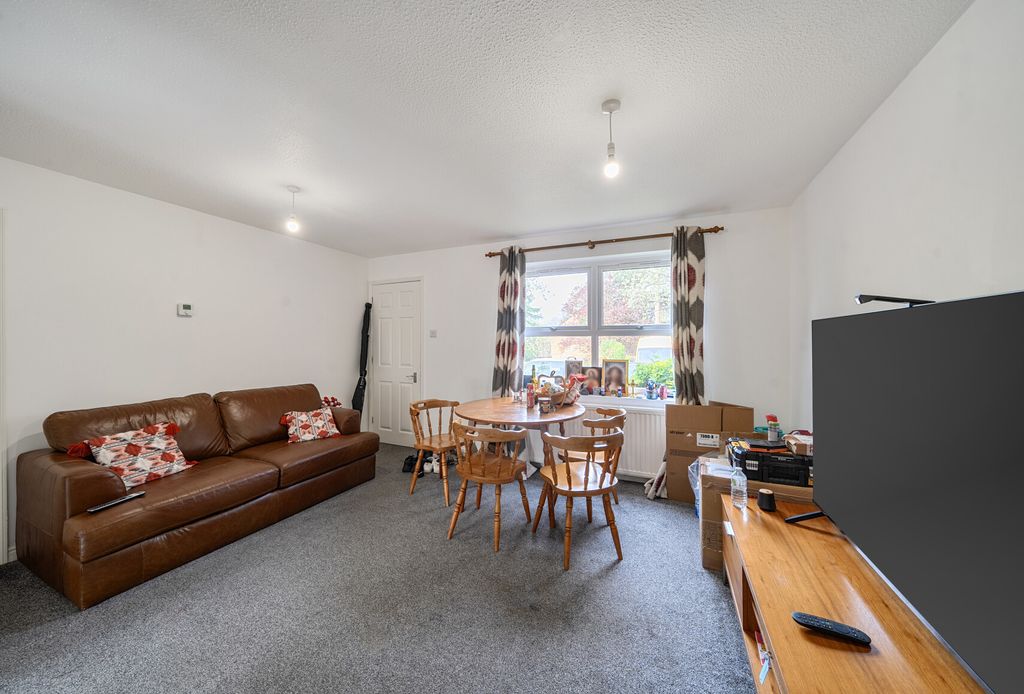 Property photo 2 of 8 1439320-11-69d769...