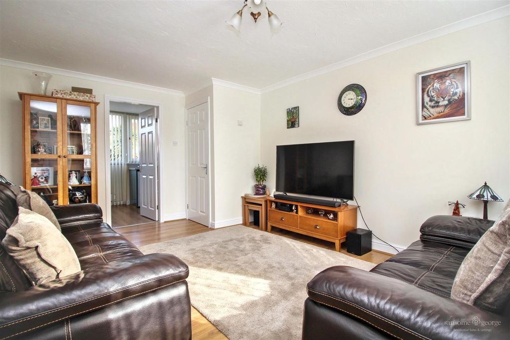 Property photo 2 of 20 Living Room