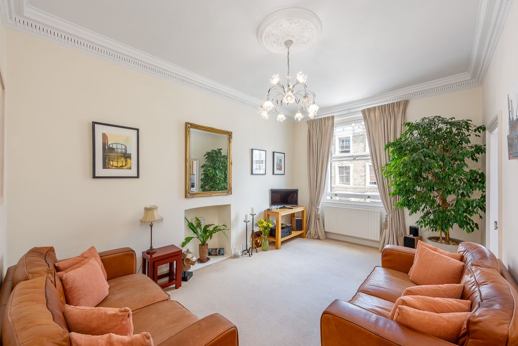 Property photo 2 of 8 9 Hogarth Road-Livin
