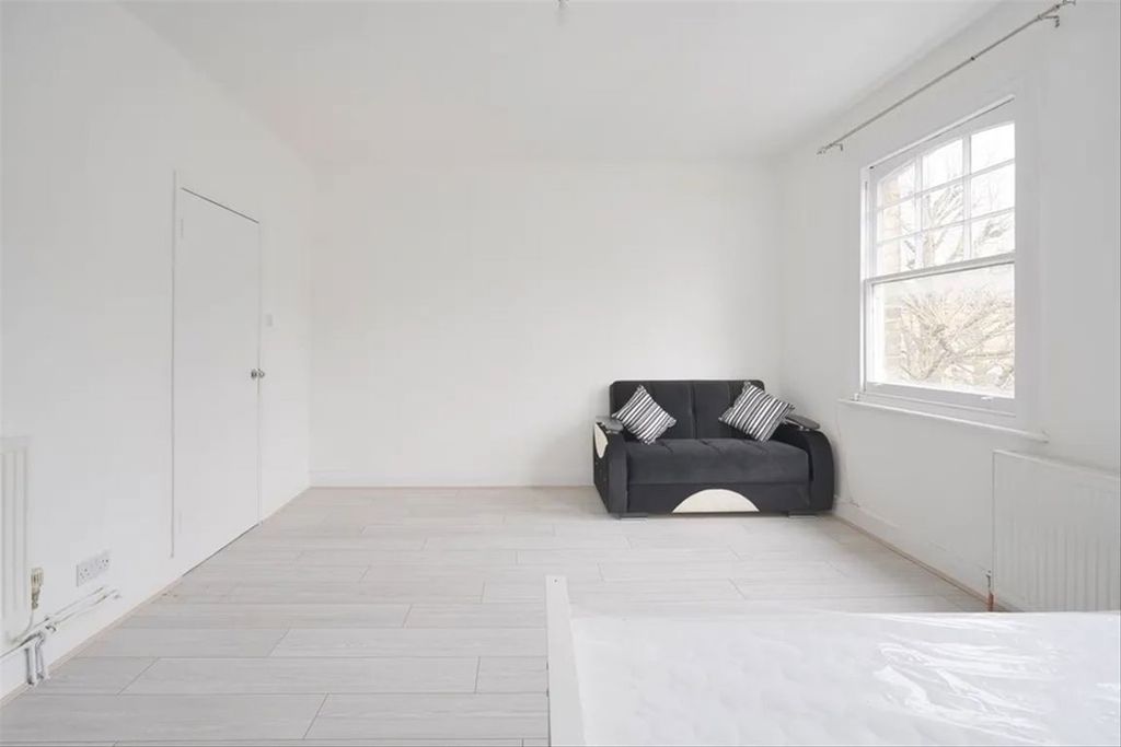 Property photo 1 of 4