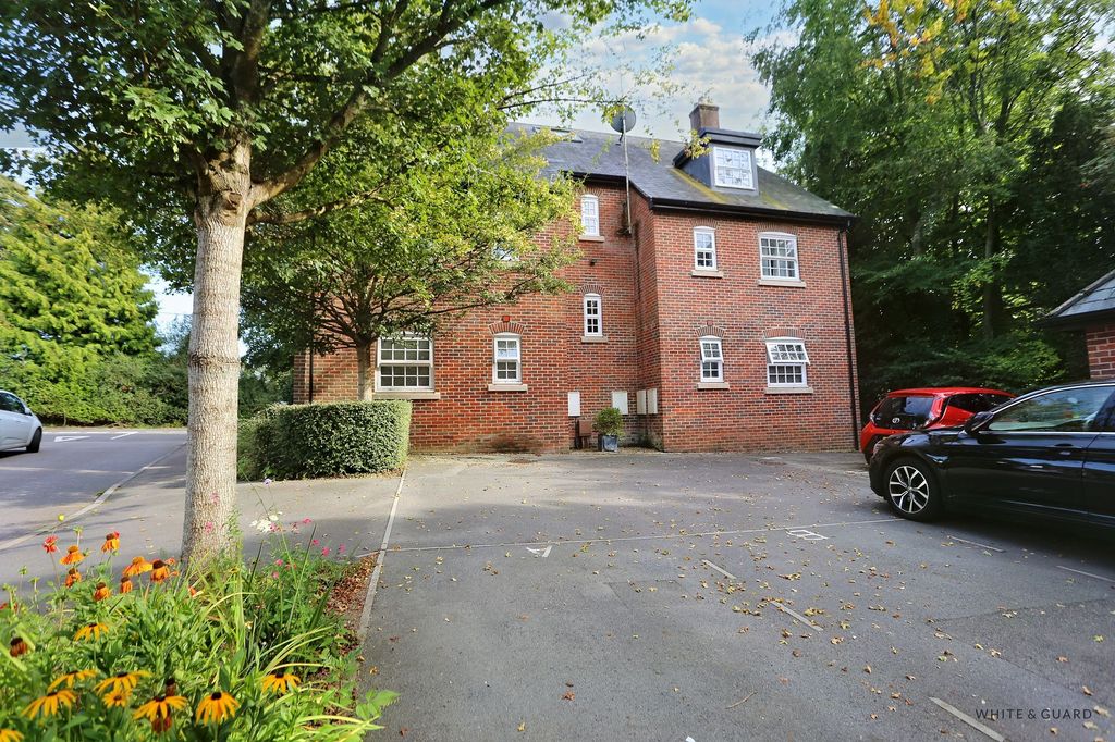 Property photo 1 of 8