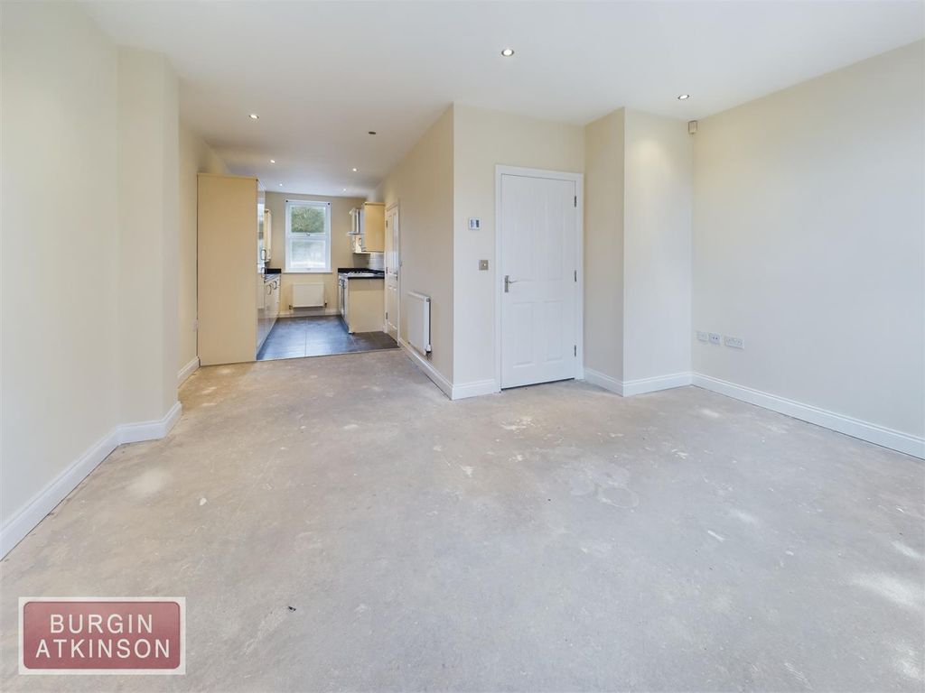 Property photo 3 of 27 Cam01619G0-Pr0080-Still003.Jpg