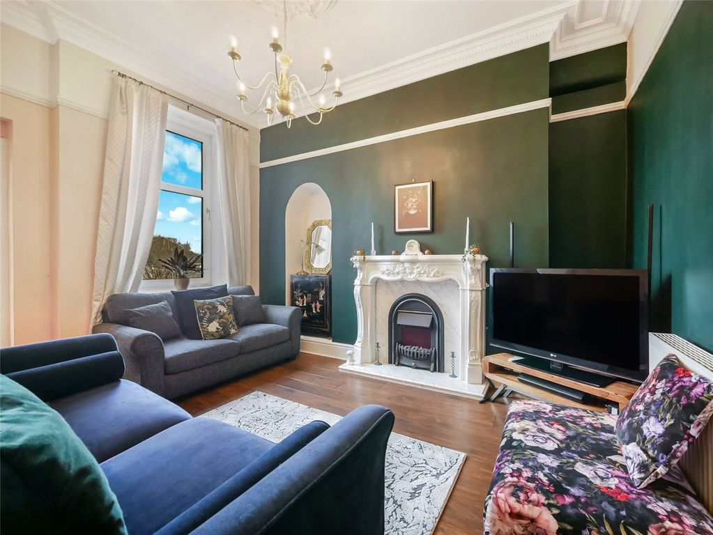 Property photo 2 of 20 Lounge