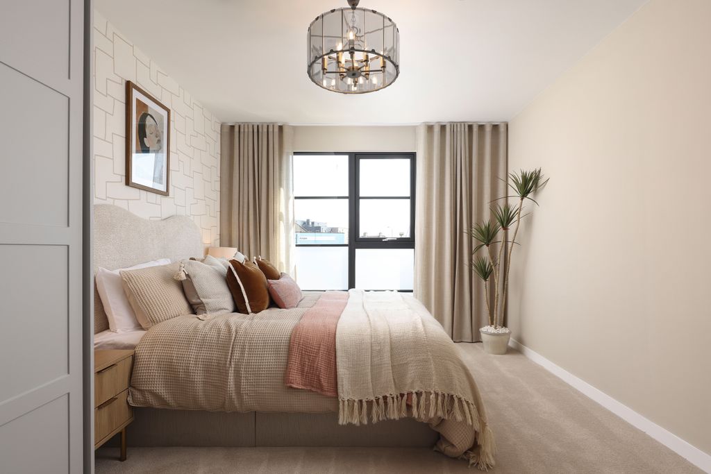 Property photo 3 of 6 Bedroom