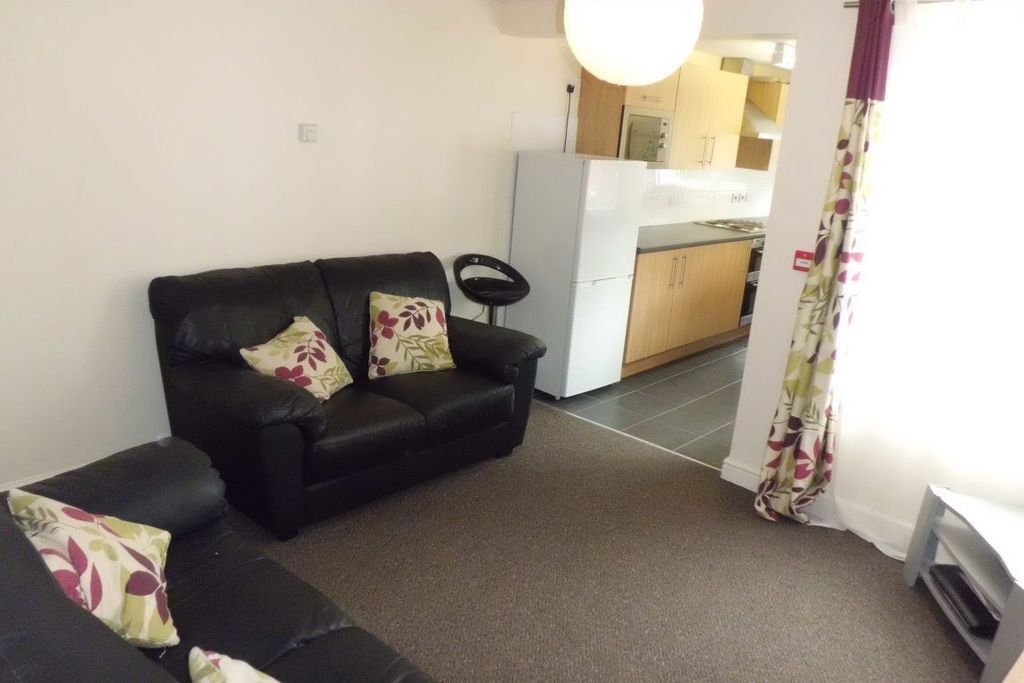 Property photo 2 of 12